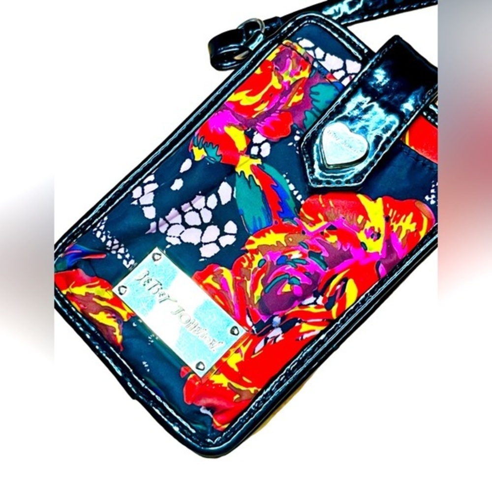 💖✨ Betsey Johnson Small Phone Holder/Wristlet – Cute & Convenient! ✨📱